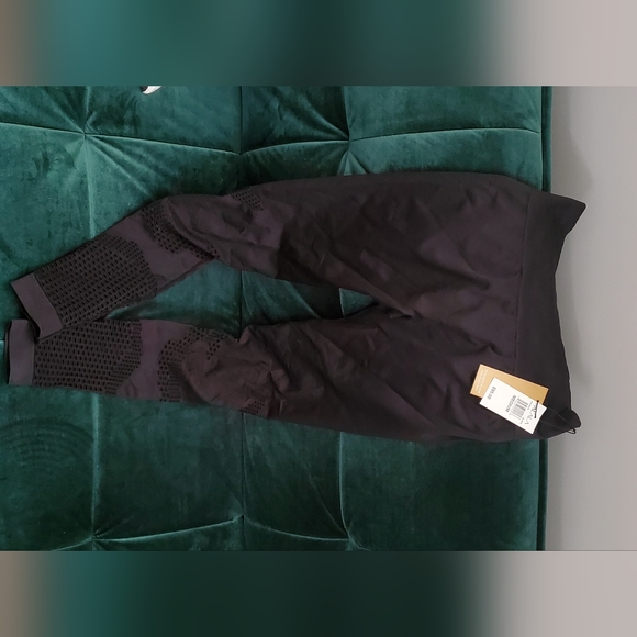 Alala Activewear Leggings - Picture 5 of 6